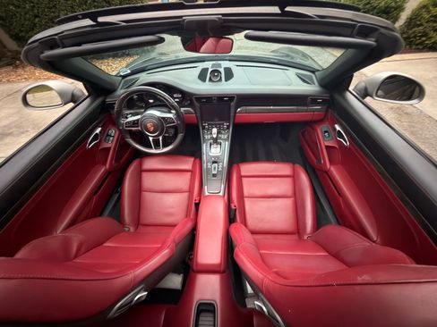 Used 2019 Porsche 911 Targa 4 GTS image 11