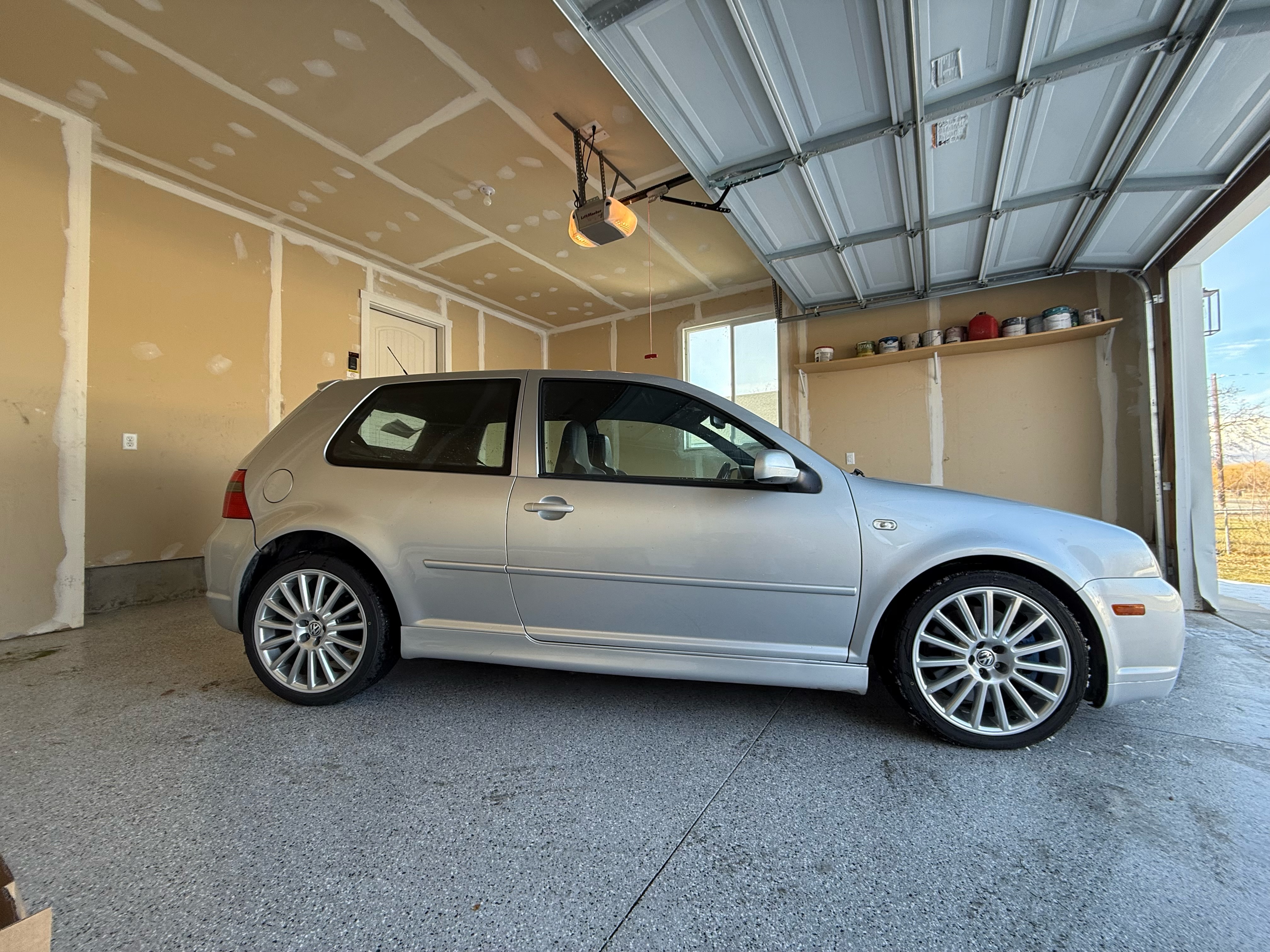 Used 2004 Volkswagen R32 AWD/4WD image 9