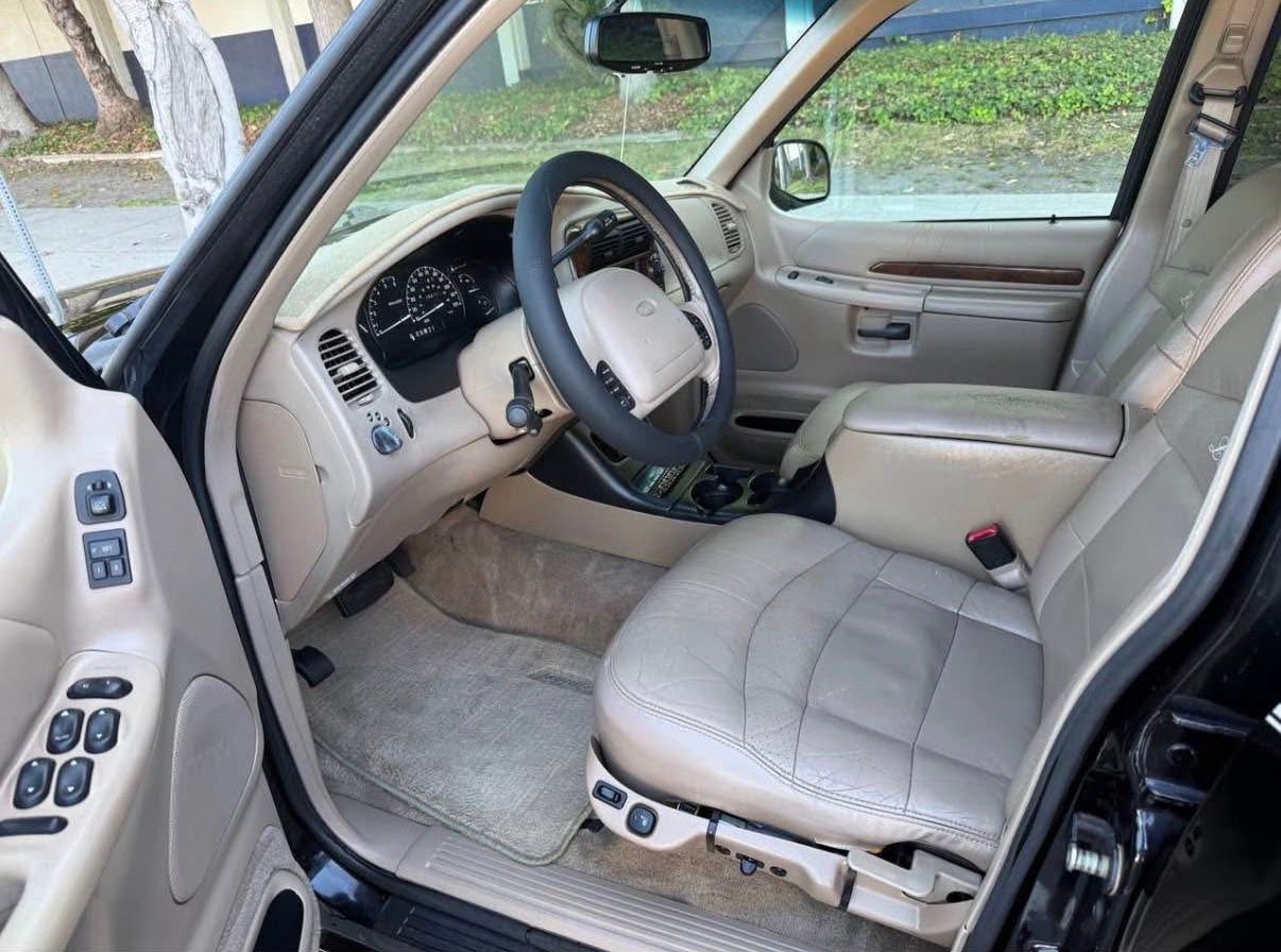 Used 2000 Ford Explorer Limited RWD image 13