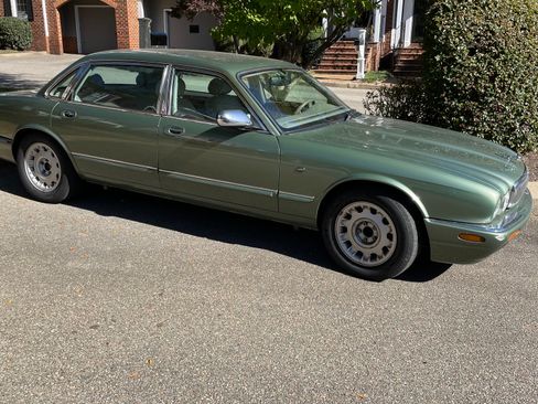 Used 1999 Jaguar XJ8 L image 2