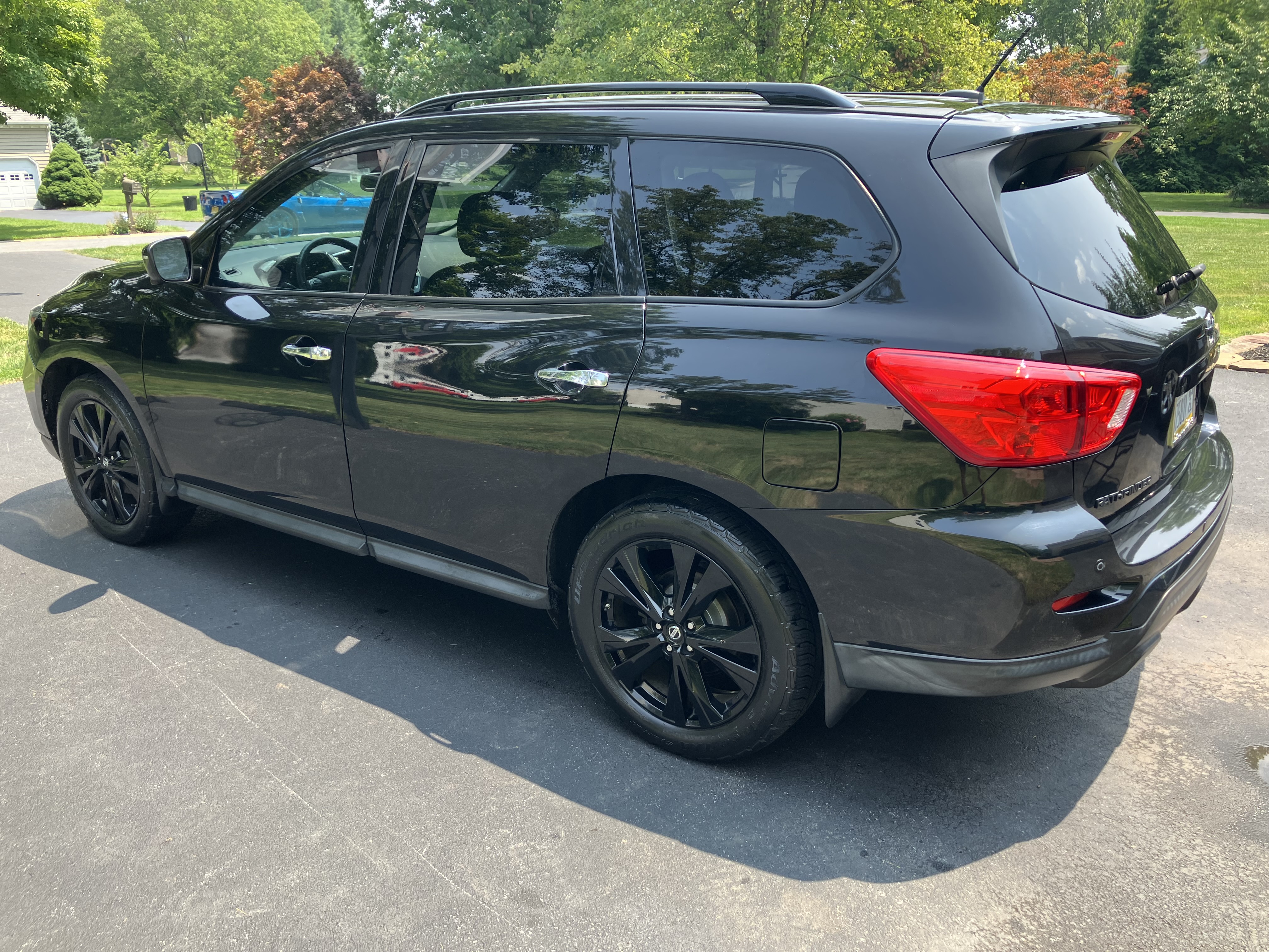 Used 2018 Nissan Pathfinder SL w/ Midnight Edition Package AWD/4WD image 5
