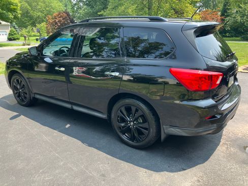 Used 2018 Nissan Pathfinder SL w/ Midnight Edition Package image 5