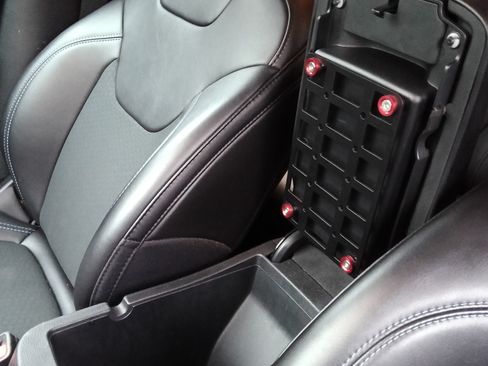 Used 2019 Jeep Cherokee Latitude Plus w/ Cold Weather Group image 13