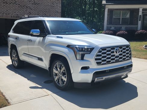 Used 2025 Toyota Sequoia Capstone image 2