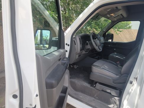 Used 2018 Nissan NV 2500 S RWD image 12