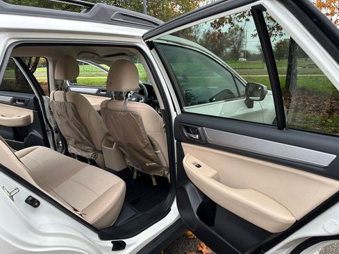 Used 2016 Subaru Outback 2.5i Premium image 6