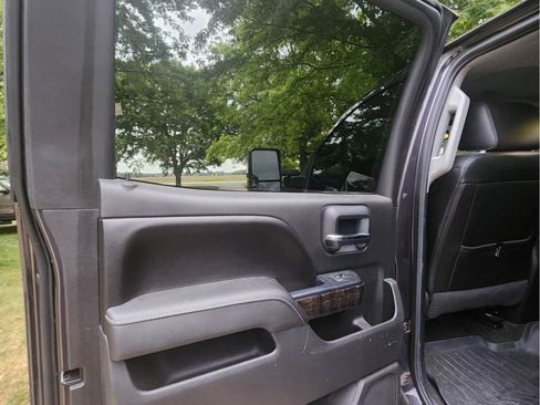 Used 2016 GMC Sierra 2500 Denali w/ Duramax Plus Package image 2