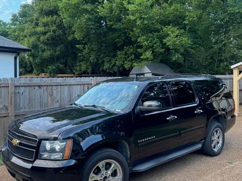 Used 2013 Chevrolet Suburban LT w/ Luxury Package AWD/4WD image 1