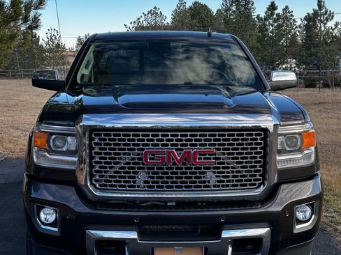 Used 2015 GMC Sierra 2500 Denali w/ Duramax Plus Package image 10