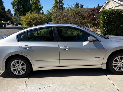 Used 2010 Nissan Altima Hybrid Sedan w/ Premium Pkg FWD image 9