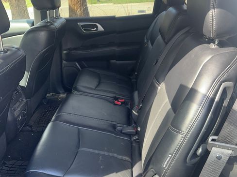 Used 2020 Nissan Pathfinder SL image 16