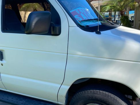 Used 1994 Ford E-350 and Econoline 350 Club Wagon image 2