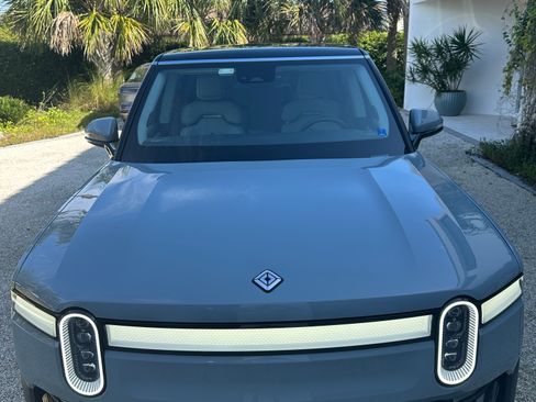 Used 2023 Rivian R1S Adventure image 9