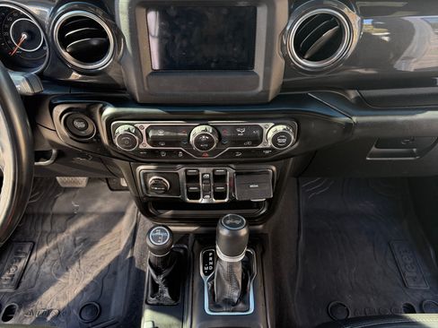 Used 2021 Jeep Wrangler Unlimited Sahara image 12