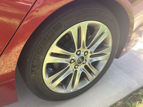 Used 2013 Lincoln MKZ Hybrid FWD image 4