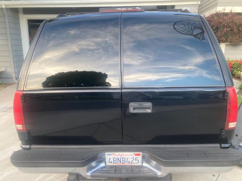 Used 1999 GMC Suburban 2WD w/ Marketing Opt Pkg 3 image 14