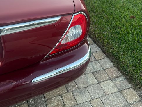 Used 2004 Jaguar XJ8 image 10