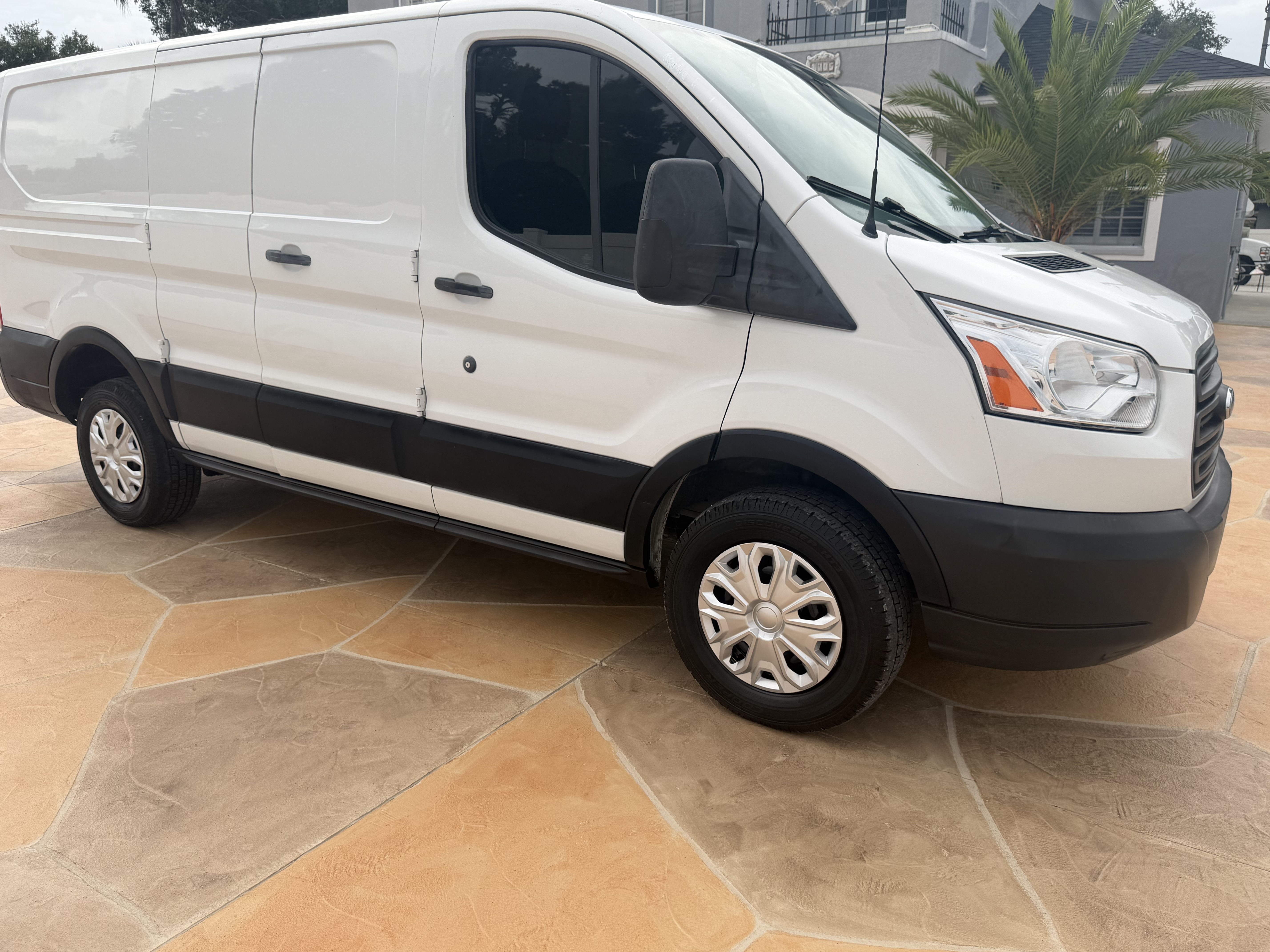 Used 2015 Ford Transit 250 130 Low Roof RWD image 11