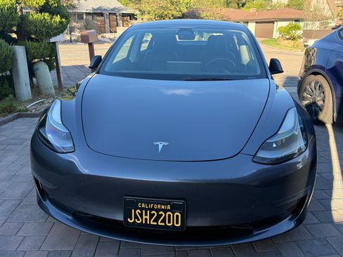 Used 2023 Tesla Model 3 Standard Range image 2