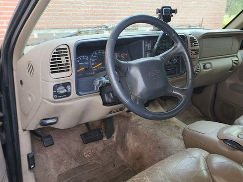 Used 1998 Chevrolet Tahoe 4WD 2-Door w/ Preferred Equipment Group 2 image 5