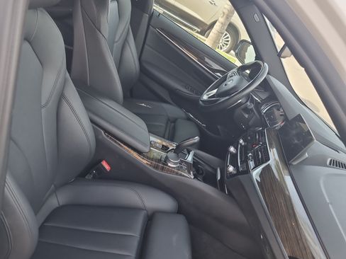 Used 2018 BMW 530e image 8