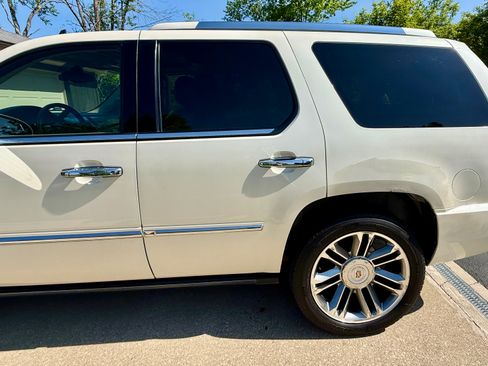 Used 2009 Cadillac Escalade AWD image 14