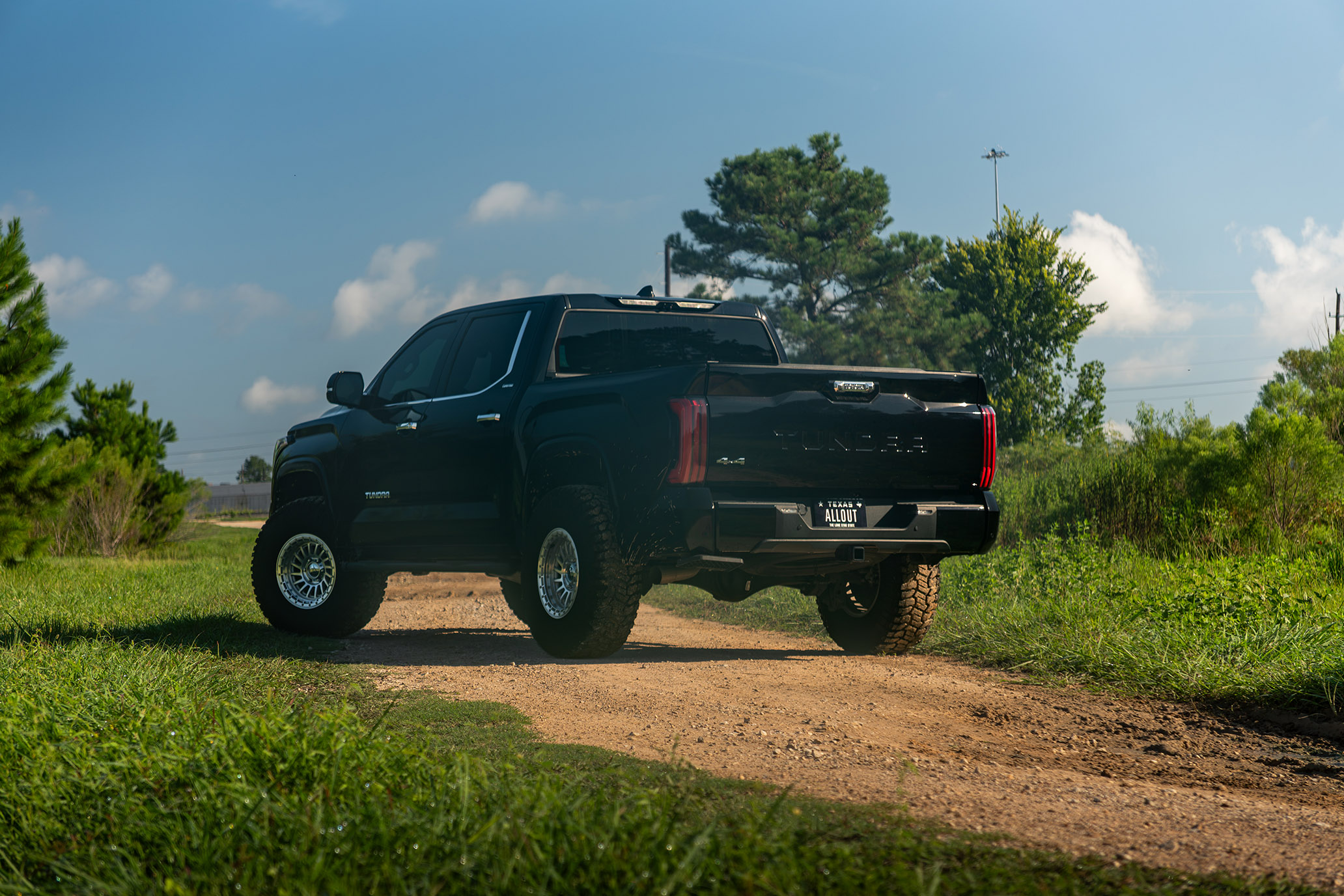 Used 2024 Toyota Tundra Limited AWD/4WD image 29