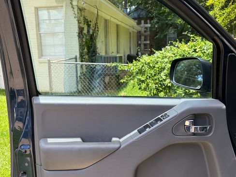 Used 2015 Nissan Frontier SV RWD image 17