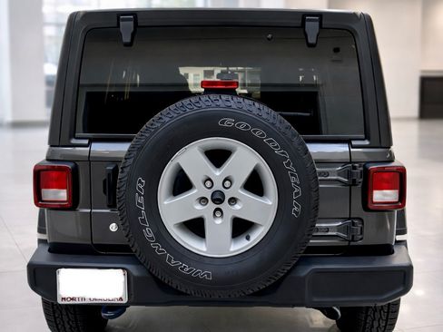 Used 2018 Jeep Wrangler Unlimited Sport S image 5