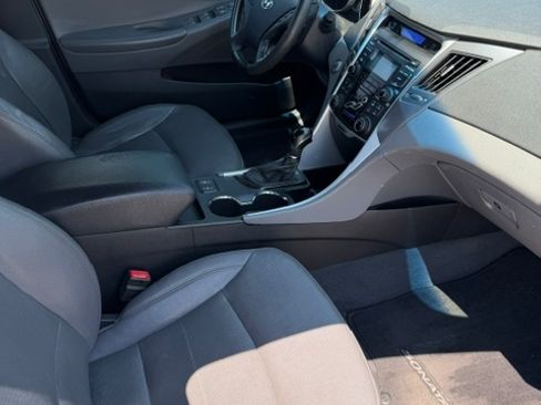 Used 2012 Hyundai Sonata Hybrid w/ Leather Pkg FWD image 9