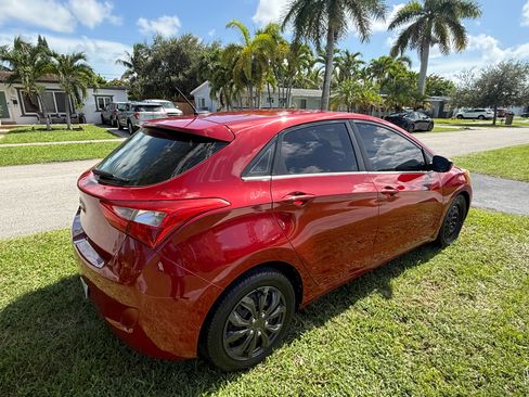 Used 2017 Hyundai Elantra GT FWD image 5