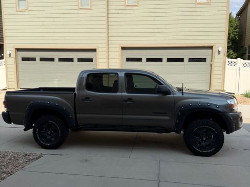 Used 2011 Toyota Tacoma 4x4 Double Cab w/ SR5 Pkg #2 image 6