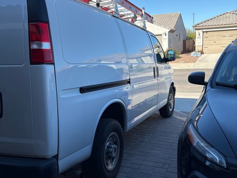 Used 2019 Chevrolet Express 2500 image 4