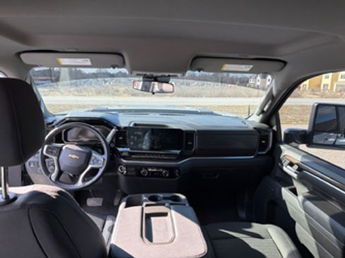 Used 2024 Chevrolet Silverado 2500 LT image 10