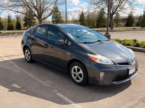 Used 2013 Toyota Prius Three image 2