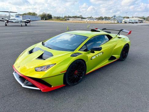 Used 2021 Lamborghini Huracan STO RWD image 11