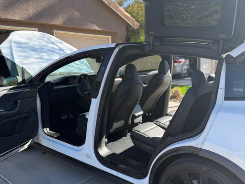 Used 2023 Tesla Model X image 13