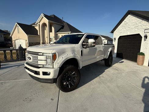 Used 2017 Ford F350 Platinum w/ Platinum Ultimate Package image 2