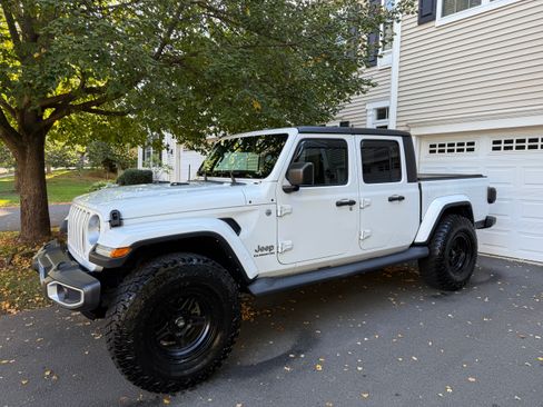 Used 2021 Jeep Gladiator Overland w/ LED Lighting Group image 2