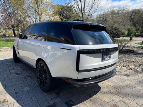 Used 2025 Land Rover Range Rover Long Wheelbase SE image 4