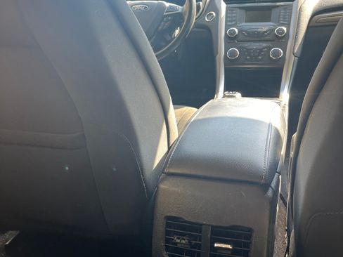 Used 2018 Ford Fusion SE image 25