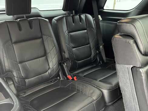 Used 2018 Ford Explorer Platinum image 12