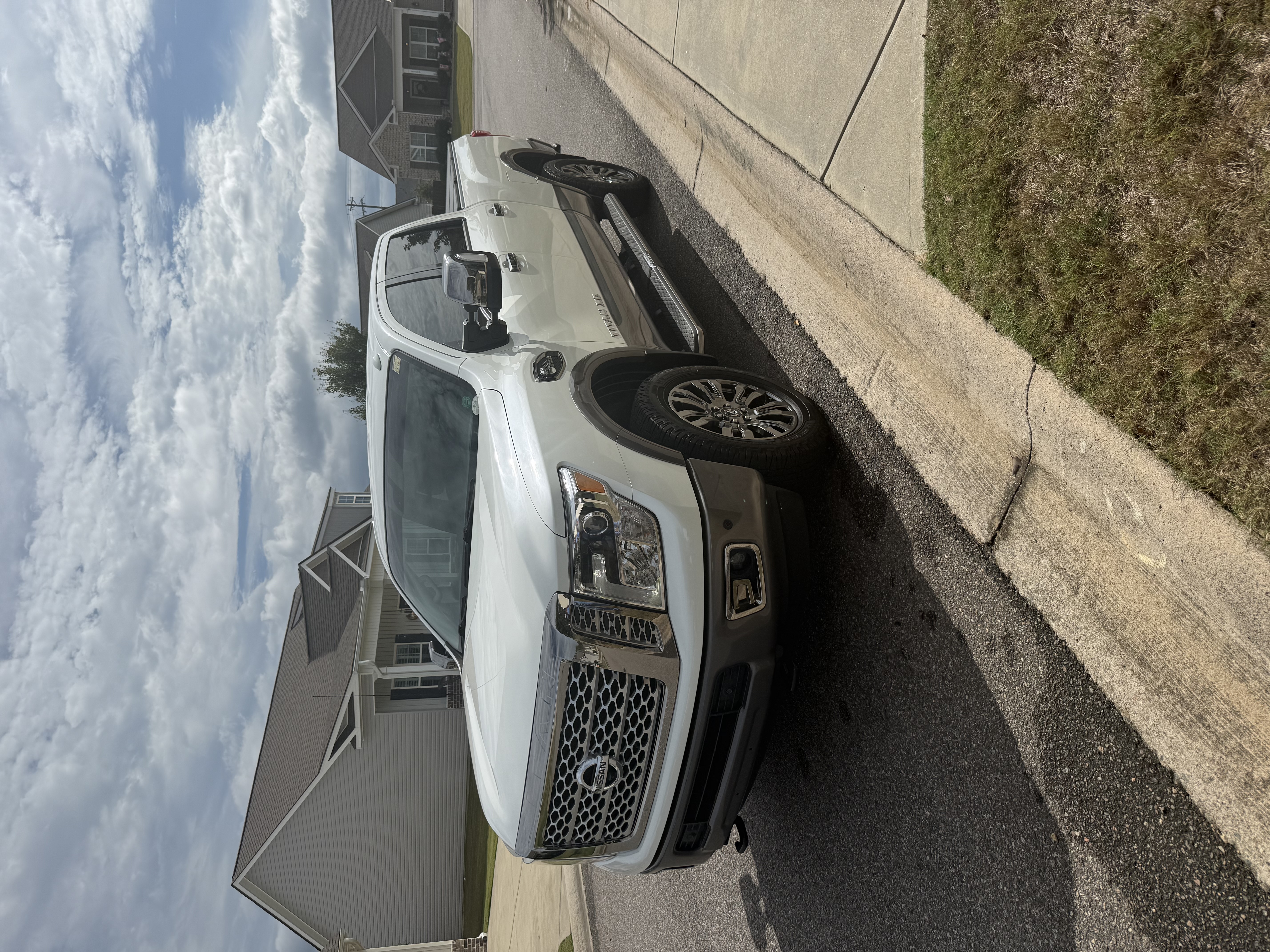 Used 2019 Nissan Titan Platinum Reserve w/ Platinum Utility Package AWD/4WD image 1