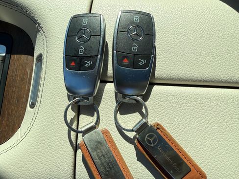 Used 2021 Mercedes-Benz GLS 450 4MATIC image 22