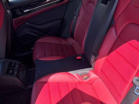 Used 2024 Porsche Panamera 4 image 10