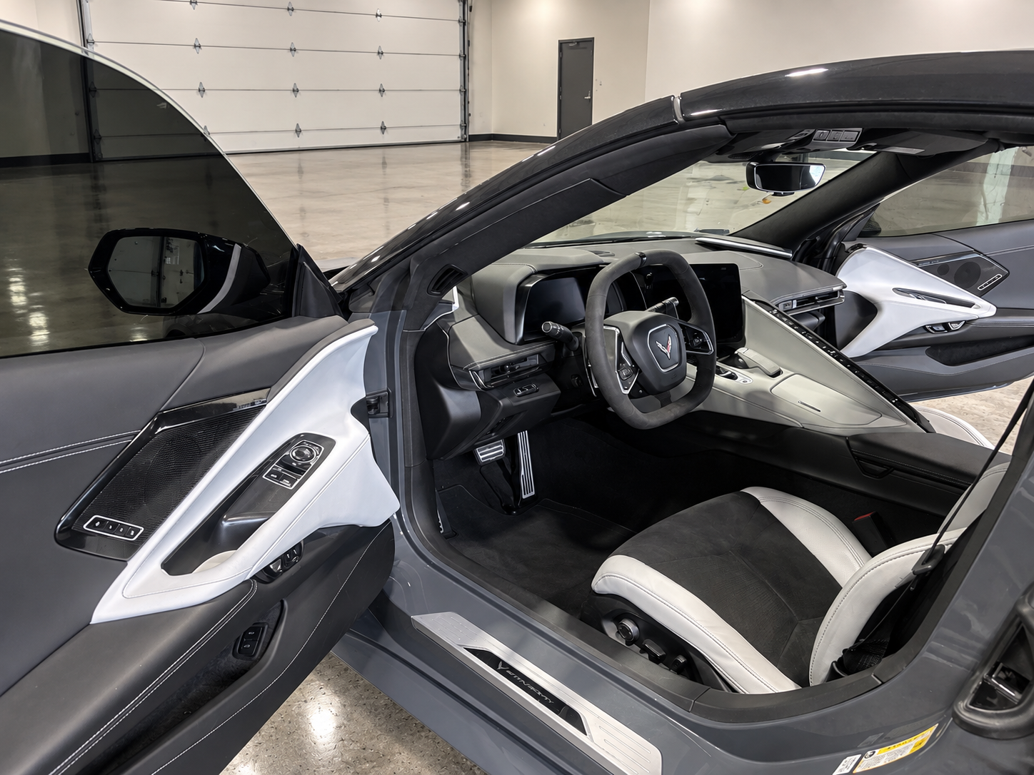 Used 2024 Chevrolet Corvette Stingray Preferred Cpe w/ Z51 Performance Package RWD image 8