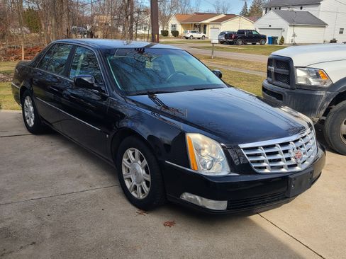 Used 2008 Cadillac DTS image 1