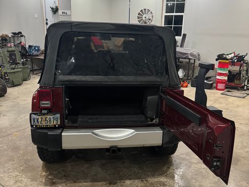 Used 2008 Jeep Wrangler Unlimited Sahara w/ Dual Top Group AWD/4WD image 6