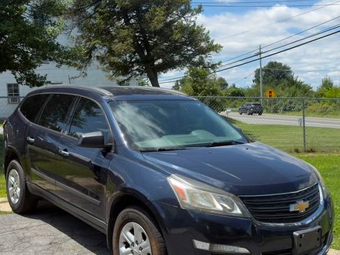 Used 2016 Chevrolet Traverse LS FWD image 1