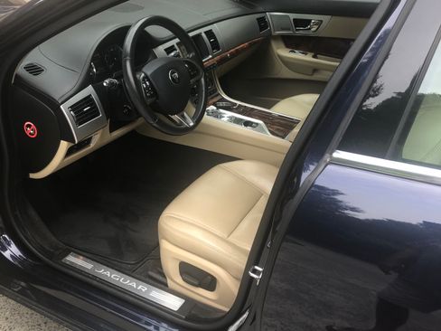 Used 2015 Jaguar XF Premium image 5